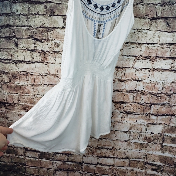 Subdued Romper - Picture 5 of 7